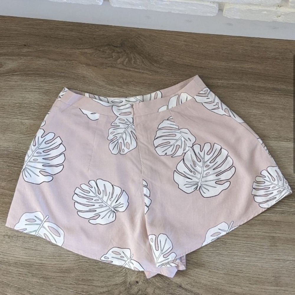 Tobi banana leaf high waisted shorts